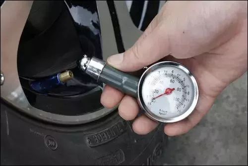 小汽车加多少个气压表(小汽车的气压表，如何正确设置气压)