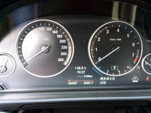 汽车一次跑5公里多少油(汽车行驶5公里耗油量研究，油耗与多种因素的关系)