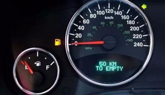 汽车50公里加多少油好(汽车行驶50公里油耗分析，如何合理加油)