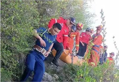 女子福建爬山拍照时坠崖身亡(痛心事件，女子福建爬山拍照时坠崖身亡)