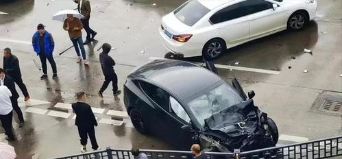 特斯拉追尾大货车 车头被撞碎(特斯拉追尾大货车,车头被撞碎—事故背后的深度解析) 特斯拉追尾大货车 车头被撞碎(特斯拉追尾大货车,车头被撞碎—事故背后的深度解析)