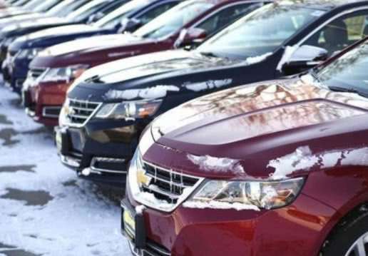 有多少年轻人不买汽车了(有多少年轻人不再购买汽车了？探究现代年轻人的出行新选择)