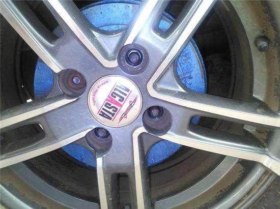 汽车拆两个轮子要多少钱(汽车拆两个轮子要多少钱，费用解析与影响因素探讨)