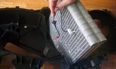 汽车空调冷风一般多少钱(汽车空调冷风费用解析，价格因素与考量)