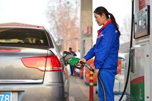 汽车一次性加多少汽油(汽车一次性加油量的科学解读)