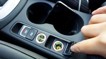 修汽车上的点烟器多少钱(汽车点烟器维修费用解析)