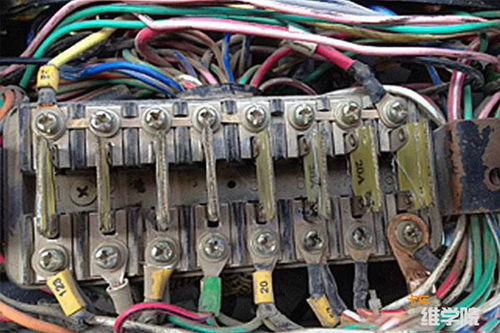 汽车上有多少个连接器线(汽车上的连接器线数量及其重要性) 汽车上有多少个连接器线(汽车上的连接器线数量及其重要性)