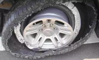 汽车轮胎撞了个坑多少钱(汽车轮胎撞坑修复费用解析)