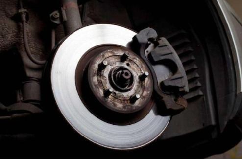 汽车碟刹换多少钱一个(汽车碟刹更换费用解析，价格究竟是多少？