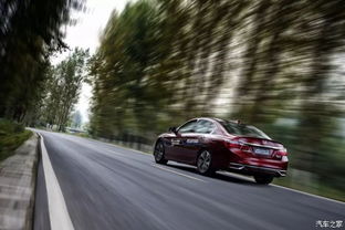 汽车加一箱油能跑多少钱(汽车加一箱油能跑多少钱，燃油经济性与行驶成本解析)