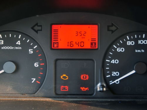 拆五菱汽车仪表盘多少钱(五菱汽车仪表盘拆装费用详解)