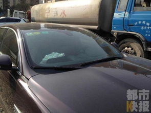 汽车尾灯被撞了修多少钱(汽车尾灯被撞损坏修复费用解析)