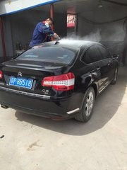 汽车前面磕了个坑多少钱(汽车前面磕了个坑，修复需要多少钱？一篇文章带你了解修复成本及更多细节)