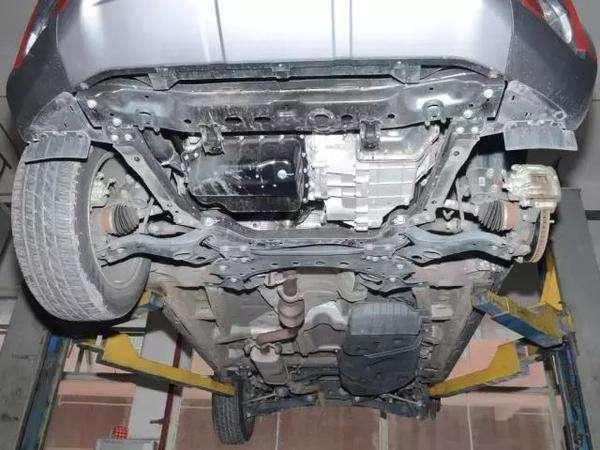 小汽车底盘能使用多少年(小汽车底盘的使用寿命，多种因素决定底盘能使用多少年)