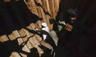 40万黄金被女子当垃圾丢了(黄金遗失惊天谜，女子误将40万黄金当垃圾丢弃)