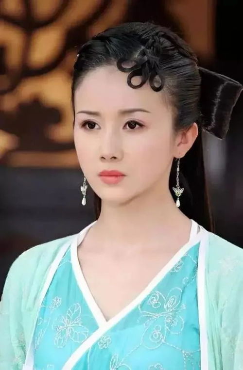 演员孙菲菲回应整容失败(孙菲菲回应整容失败，坦然面对，重塑自信之光)