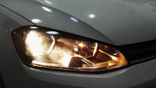 汽车加两个大灯要多少钱(汽车加两个大灯要多少钱？一篇文章带你了解相关费用)