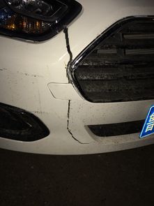 汽车保险杠换要多少钱(汽车保险杠更换费用详解)