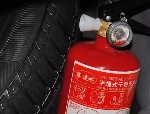 小型汽车带灭火器多少钱(小型汽车带灭火器价格解析)