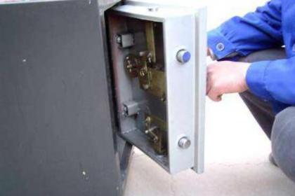 修汽车保险柜多少钱啊(汽车保险柜修理费用详解) 修汽车保险柜多少钱啊(汽车保险柜修理费用详解)