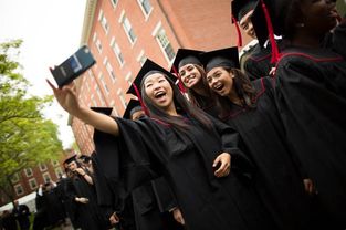 中国女孩哈佛毕业礼演讲获全场欢呼(中国女孩哈佛毕业礼演讲，全场欢呼的荣耀时刻)
