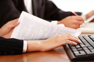 银行员工完不成消费贷任务1周扣300(银行员工面临消费贷任务挑战，一周未完成任务扣300元的背后)