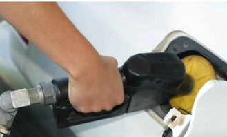 给汽车加油一次加多少升(汽车加油，一次加多少升才合适？