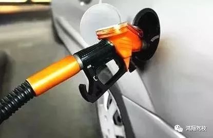 给汽车加油一次加多少升(汽车加油，一次加多少升才合适？