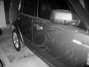 汽车掉了一个漆要多少钱(汽车掉漆修复费用解析，了解补漆成本与费用因素)