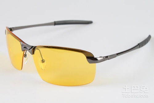 汽车驾驶眼镜一般多少钱(汽车驾驶眼镜价格解析，多少钱一副？