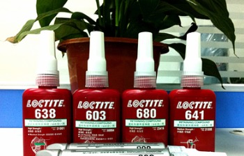 四川汽车内饰胶水多少钱(四川汽车内饰胶水价格解析)