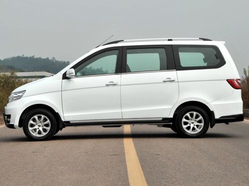 四川汽车内饰胶水多少钱(四川汽车内饰胶水价格解析)