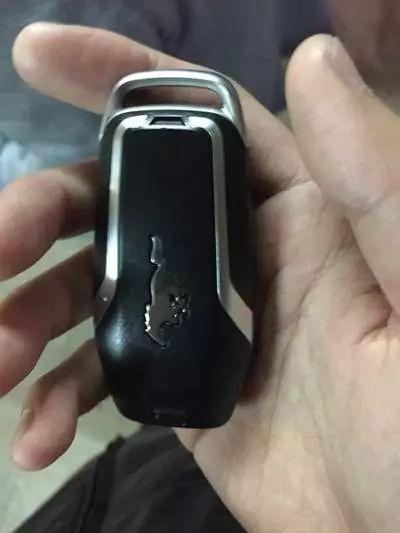 配一把汽车钥匙多少钱啊(汽车钥匙的配备费用解析，了解配钥匙价格的多种因素)