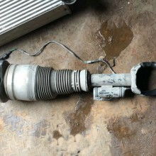 汽车减震器多少钱一个(汽车减震器价格解析，多少钱一个？