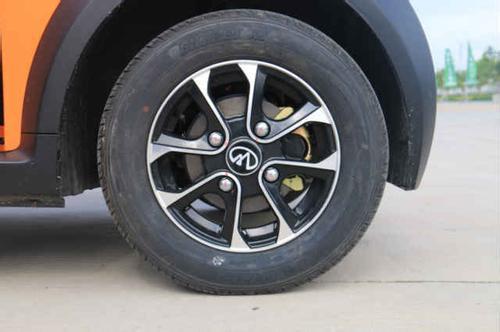 换汽车轮胎多少一个螺丝(换汽车轮胎多少一个螺丝—轮胎更换细节解析)