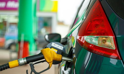 一台汽车能加多少油(汽车油箱容量与加油量的探究—一台汽车能加多少油)