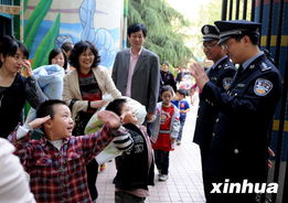 情侣在迪士尼和1家3口扭打 警方通报(迪士尼乐园内情侣与家庭发生扭打事件,警方通报引发关注) 情侣在迪士尼和1家3口扭打 警方通报(迪士尼乐园内情侣与家庭发生扭打事件,警方通报引发关注)