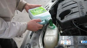 换汽车防冻液要换多少升(换汽车防冻液需要了解的关键知识，更换量与操作指南)