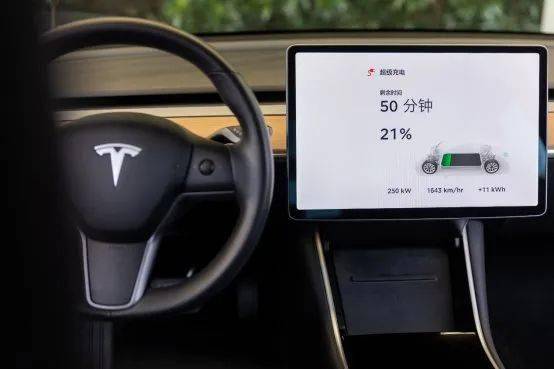 小汽车一般充多少电合适(小汽车充电指南，如何确定合适的充电电量)