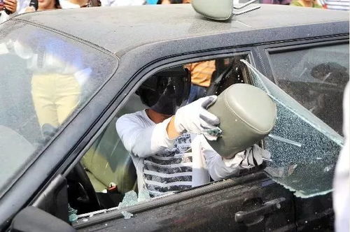 汽车车门锁坏了换多少钱(汽车车门锁损坏,维修成本与解决方案探讨) 汽车车门锁坏了换多少钱(汽车车门锁损坏,维修成本与解决方案探讨)