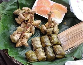 外国人吃粽子连皮都吃(外国人吃粽子，连皮带馅，品味独特)