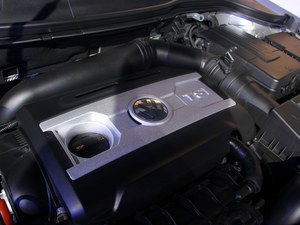 保养汽车发动机壳多少钱(汽车发动机壳保养费用解析)