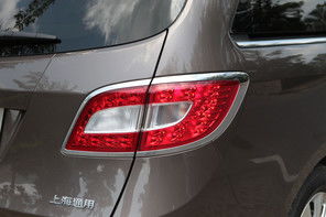 汽车雨刮导流板换多少钱(汽车雨刮导流板更换费用解析)