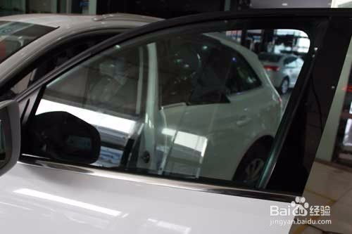 汽车内口贴膜要多少钱(汽车内口贴膜要多少钱？全面解析贴膜成本与因素)