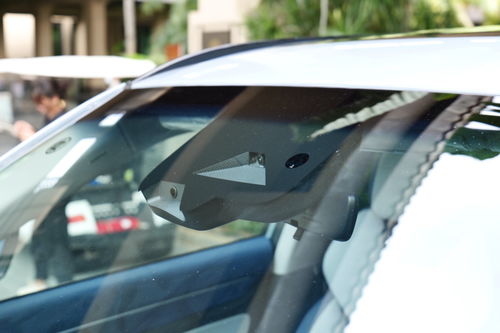 汽车后挡换玻璃要多少钱(汽车后挡换玻璃的费用解析)