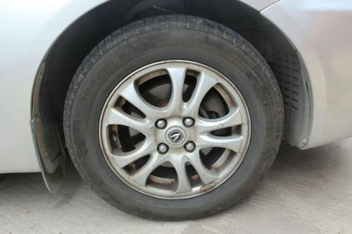 小汽车换大轮毂要多少钱(小汽车换大轮毂的费用解析)