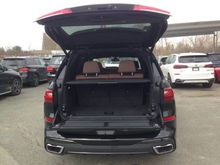 每排三座的汽车多少钱(每排三座的汽车价格解析)