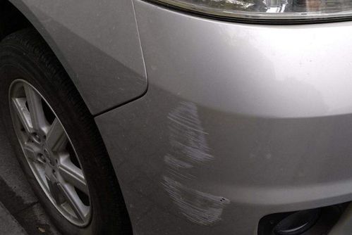 汽车剐蹭划痕修多少钱呢(汽车剐蹭划痕修复费用解析)