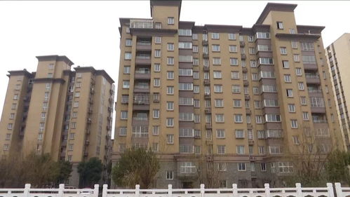 \家有两栋楼\男子:房子是母亲的(家有两栋楼男子，房子背后的故事与家的意义)