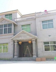 \家有两栋楼\男子:房子是母亲的(家有两栋楼男子，房子背后的故事与家的意义)